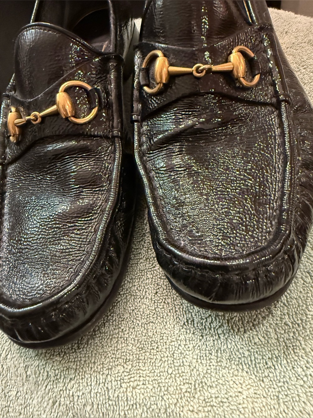 Gucci Black Leather Men’s Horsebit Loafers with Gold Hardware - Picture 4 of 13